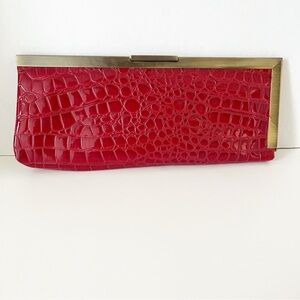 Elegant Vintage Red Faux Crocodile-Embossed Clutch with Metal Bar Clasp and Trim